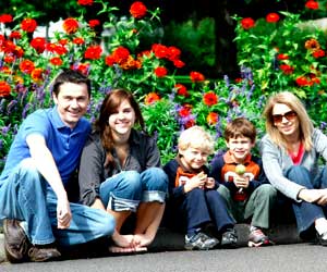 familia en jardin decoracion diez